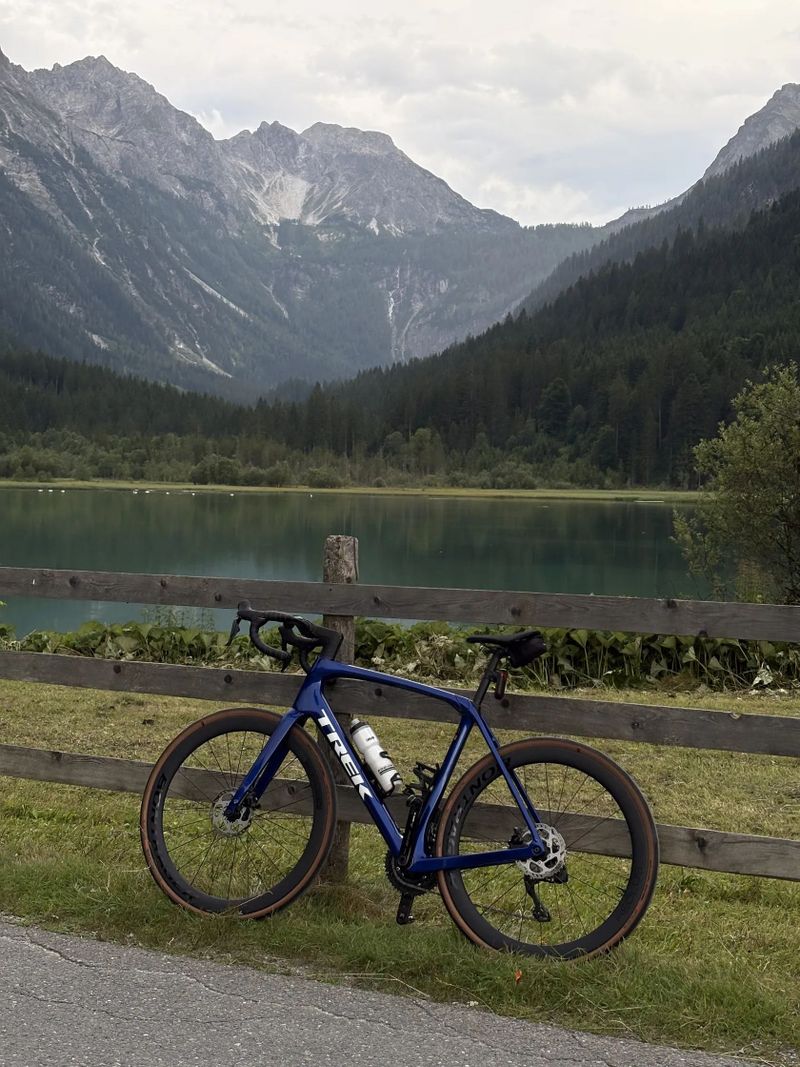 Trek Domane SL6 Gen4 vel 58 (karbon rám a kola, 105di2, měřič výkonu, 1200km)