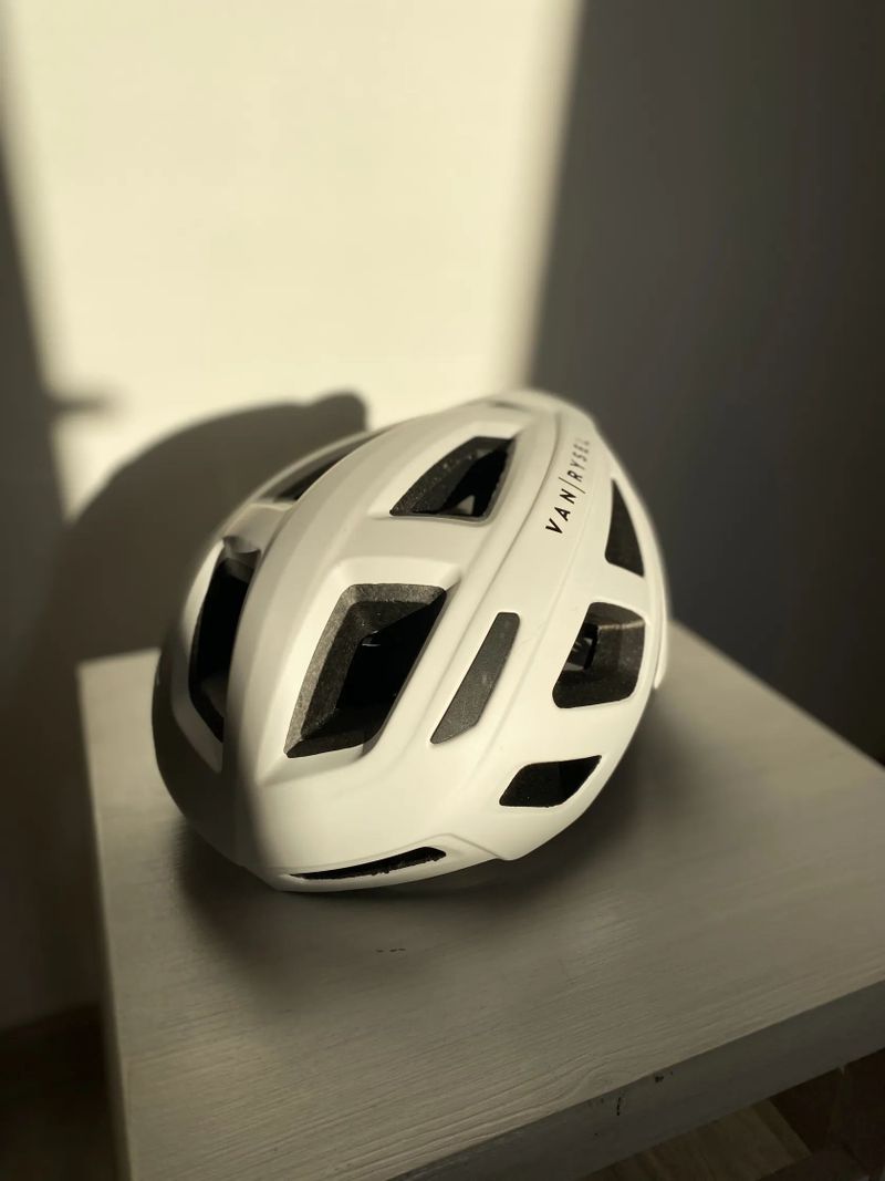 Cyklistická helma na silniční cyklistiku 
