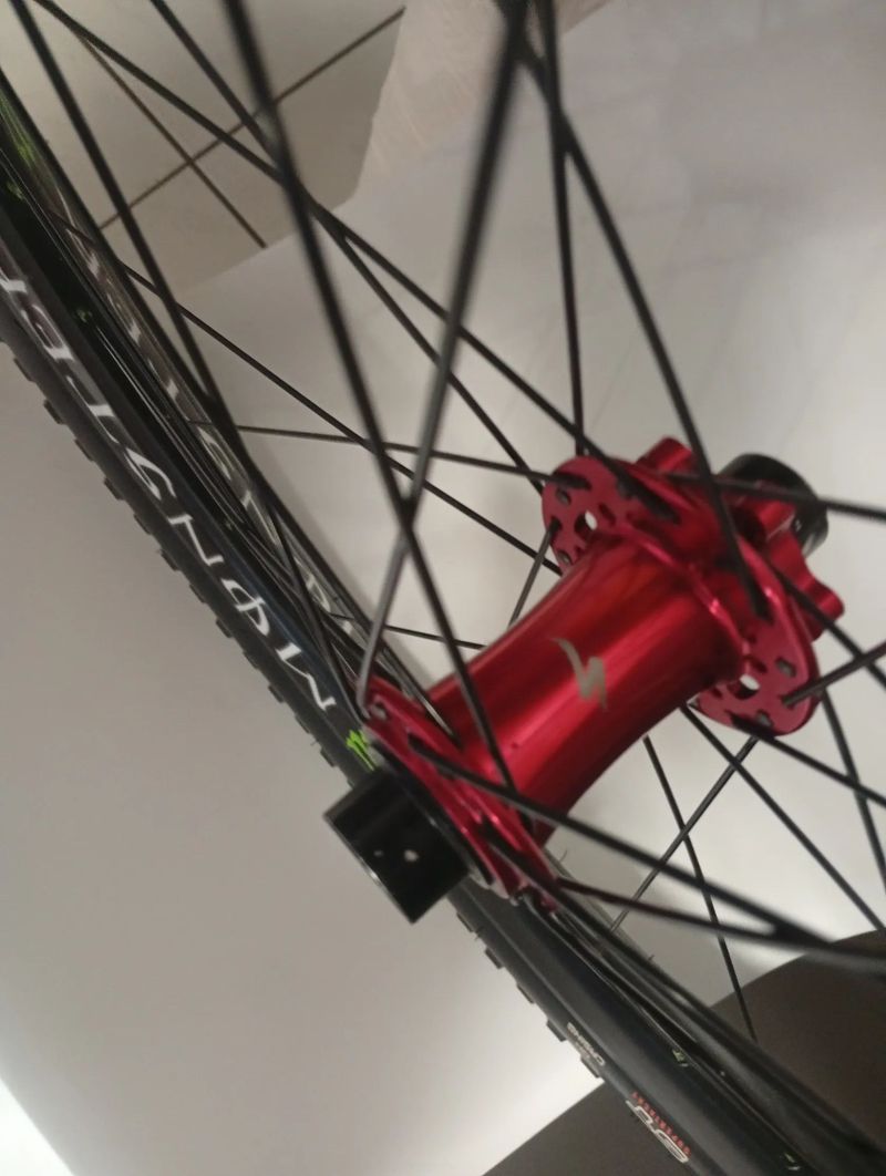 Specialized přední kolo DH 26. 20mm osa