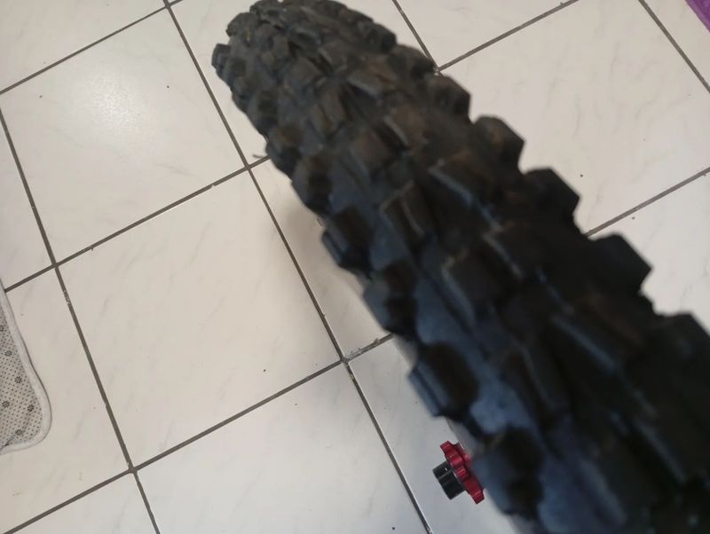 Specialized přední kolo DH 26. 20mm osa
