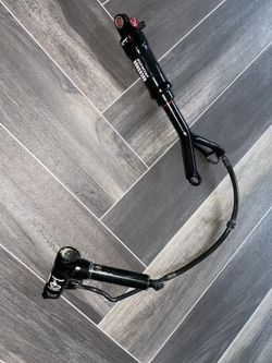 Tlumič s Brainem z kola Specialized S-Works 2022