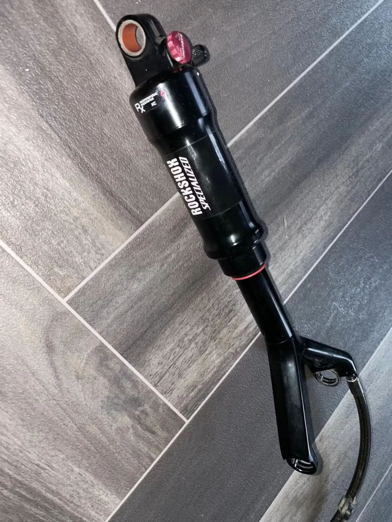 Tlumič s Brainem z kola Specialized S-Works 2022