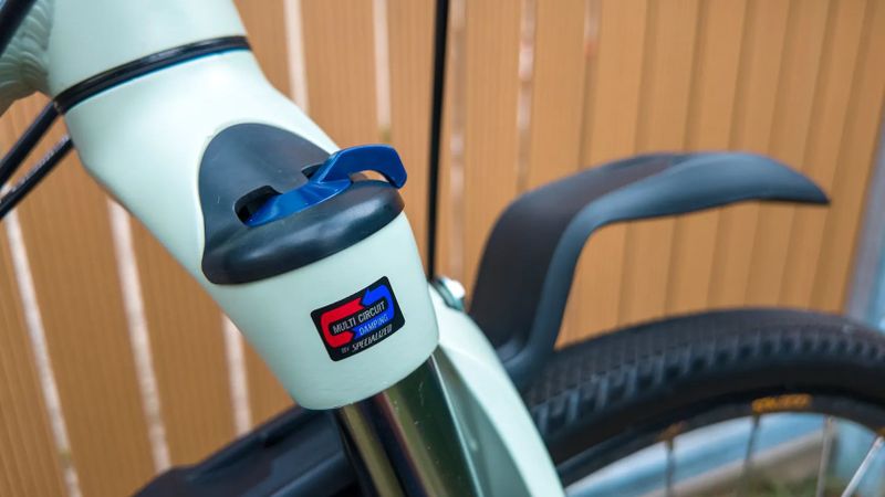 ZÁNOVNÍ KOLO Specialized Crosstrail