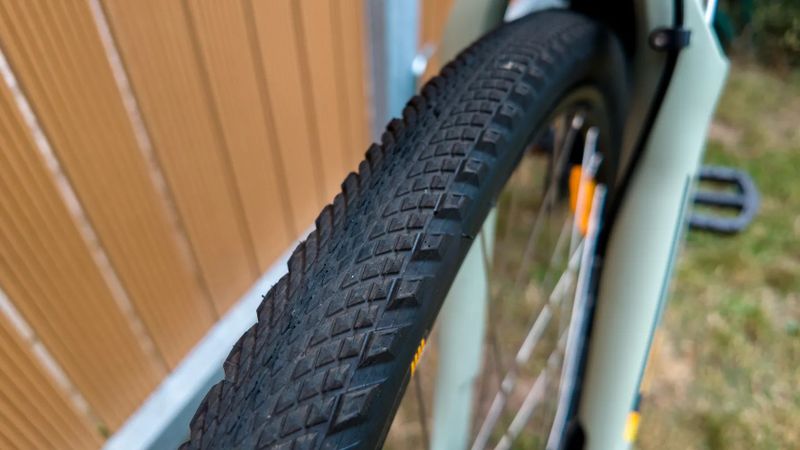 ZÁNOVNÍ KOLO Specialized Crosstrail
