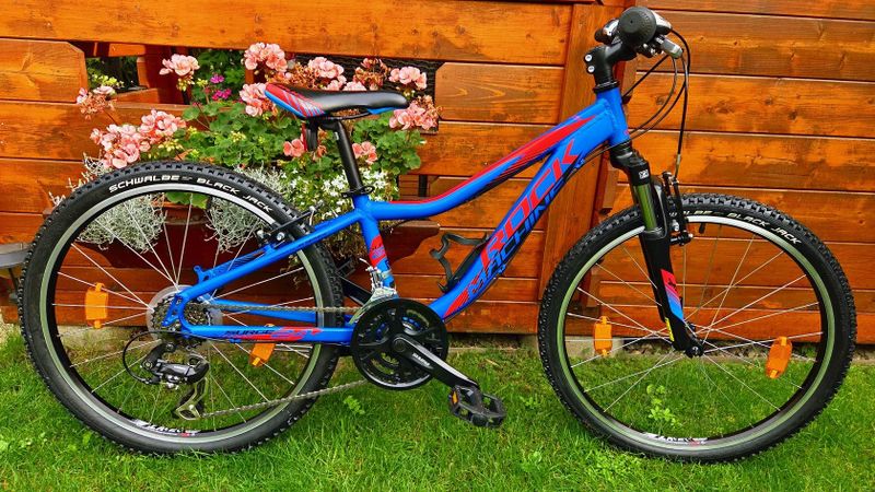 Rock Machine Surge 24" 7-12let postava 120-150cm jako NOVÉ nevyužité.