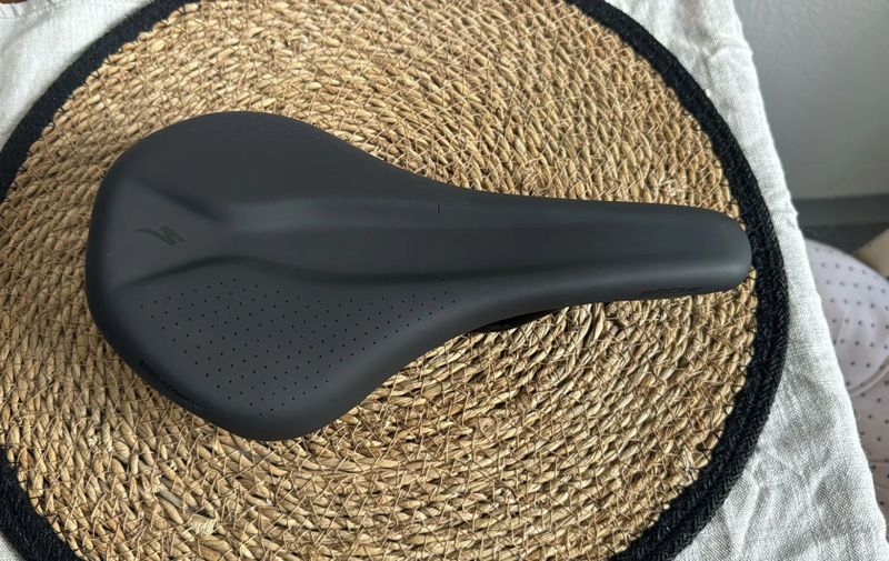 Sedlo Specialized Bridge 143 mm