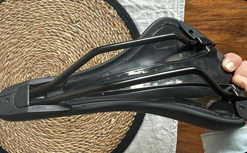 Sedlo Specialized Bridge 143 mm