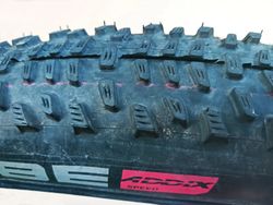 Schwalbe Racing Ralph 27,5x2,25" a Nobby Nic 27,5x2,40" Addix SpeedGrip