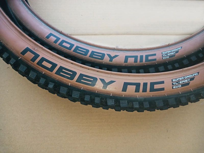 Schwalbe Racing Ralph 27,5x2,25" a Nobby Nic 27,5x2,40" Addix SpeedGrip