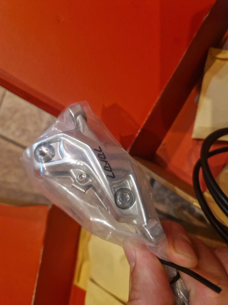 XC MTB brzdy SRAM Level Ultimate Stealth 4pístové přední + zadní