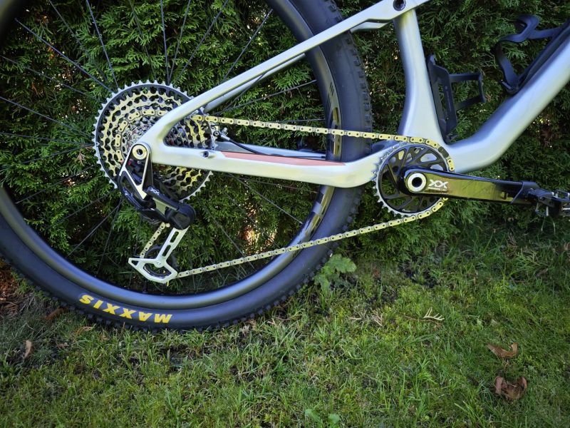 Celoodpružený top model QM FS10 SRAM XX T-type Transmission AXS 1x12 