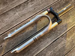 Rock Shox Reba SL 26kola 1600g sloupek 17cm