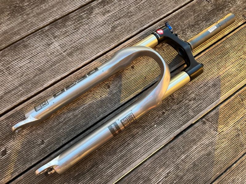 Rock Shox Reba SL 26kola 1600g sloupek 17cm