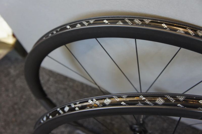  Zapletená kola DT Swiss PRC 1100 DICUT 35 - přední + zadní kolo