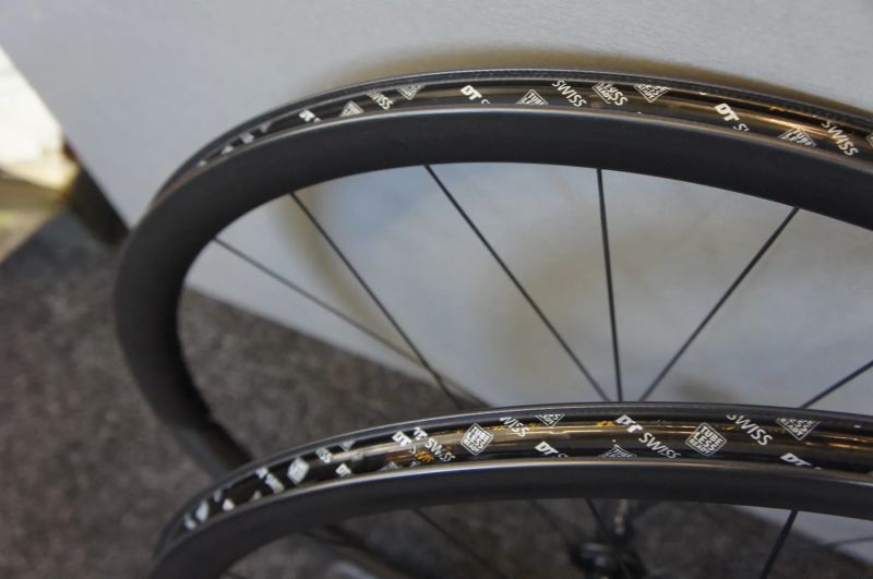  Zapletená kola DT Swiss PRC 1100 DICUT 35 - přední + zadní kolo
