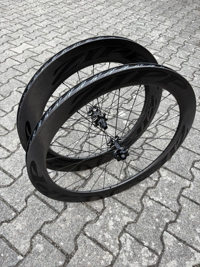 Silniční zapletená kola Zipp 404 + 808