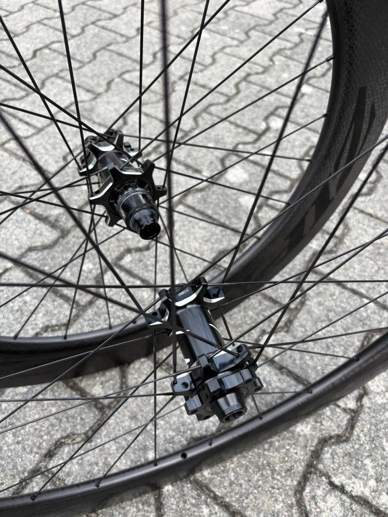 Silniční zapletená kola Zipp 404 + 808