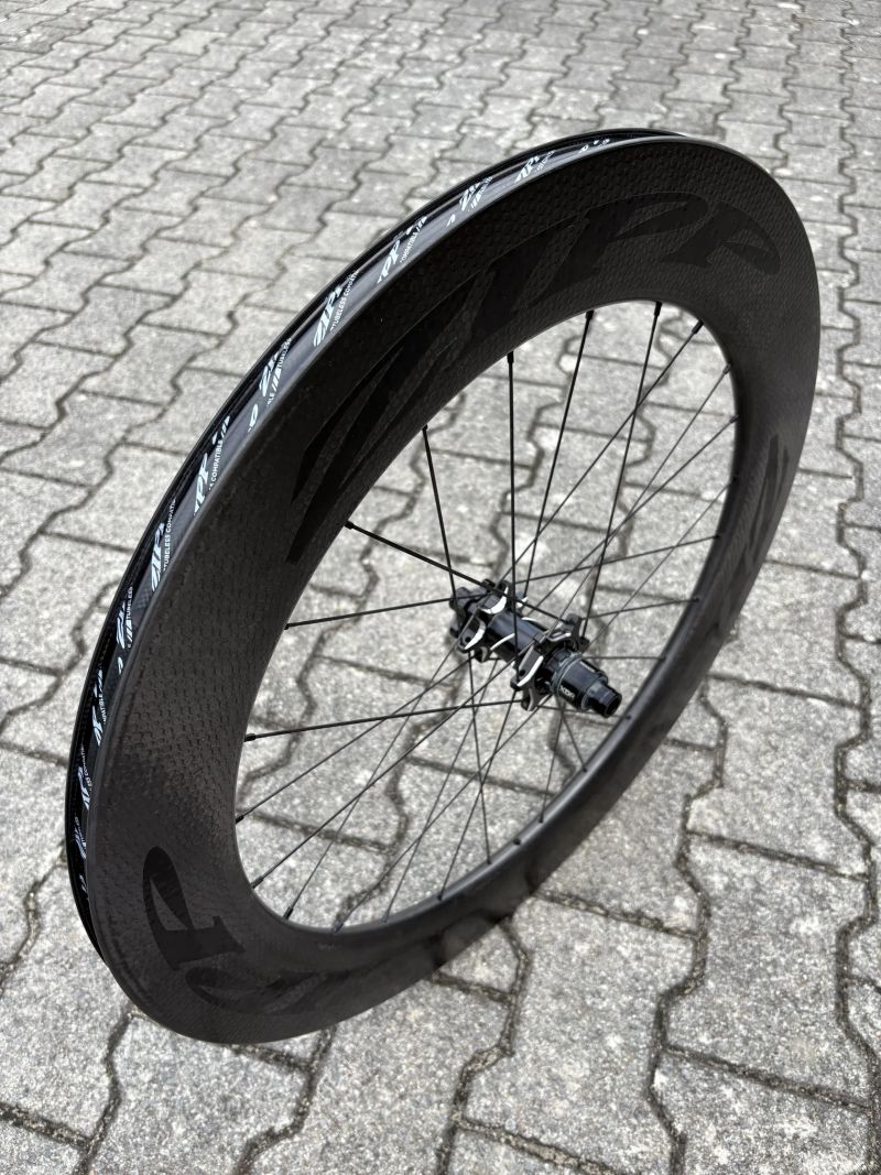 Silniční zapletená kola Zipp 404 + 808