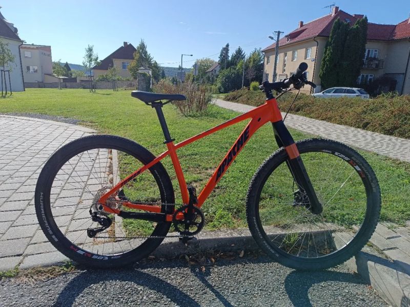 MTB Apache, pevná vidlice Merit