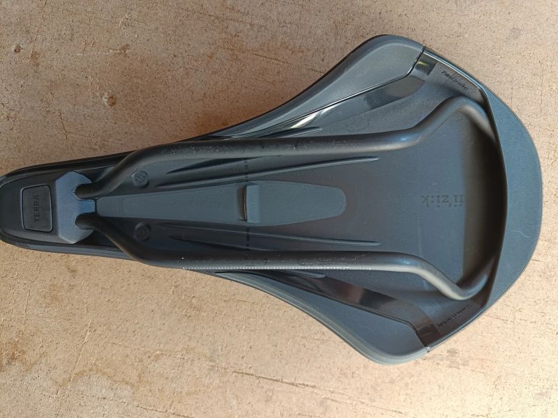 Prodám sedlo Fizik Terra Argo X5 140 mm