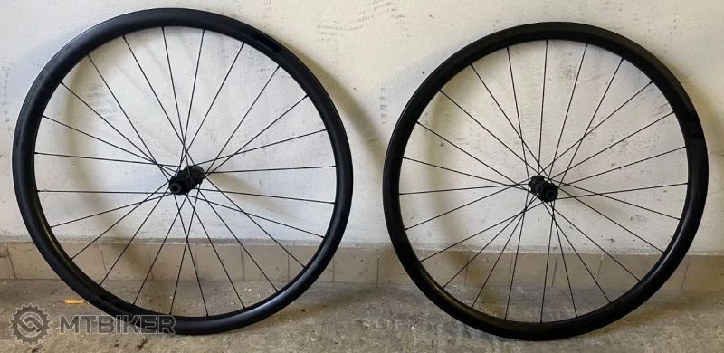 FFWD FastForward RYOT33 DT Swiss 180