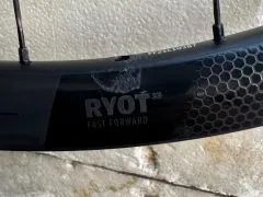 FFWD FastForward RYOT33 DT Swiss 180