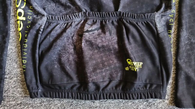 Cyklistická vesta a zateplený dres Sweepsport