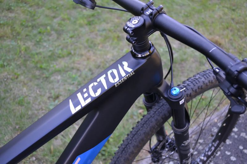 Ghost Lector Essential Raw Carbon Matt/Blue Gloss (M)