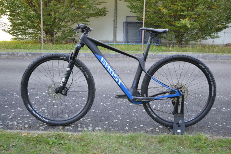 Ghost Lector Essential Raw Carbon Matt/Blue Gloss (M)