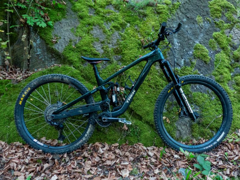 Trek Slash 9.8 XT gen. 6 - úplně nový rám! full 29" vel. M/L