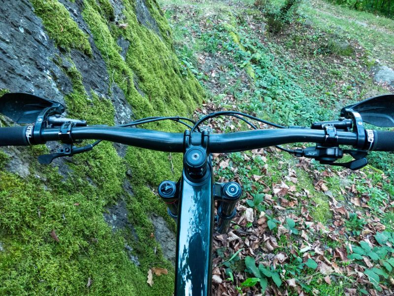 Trek Slash 9.8 XT gen. 6 - úplně nový rám! full 29" vel. M/L