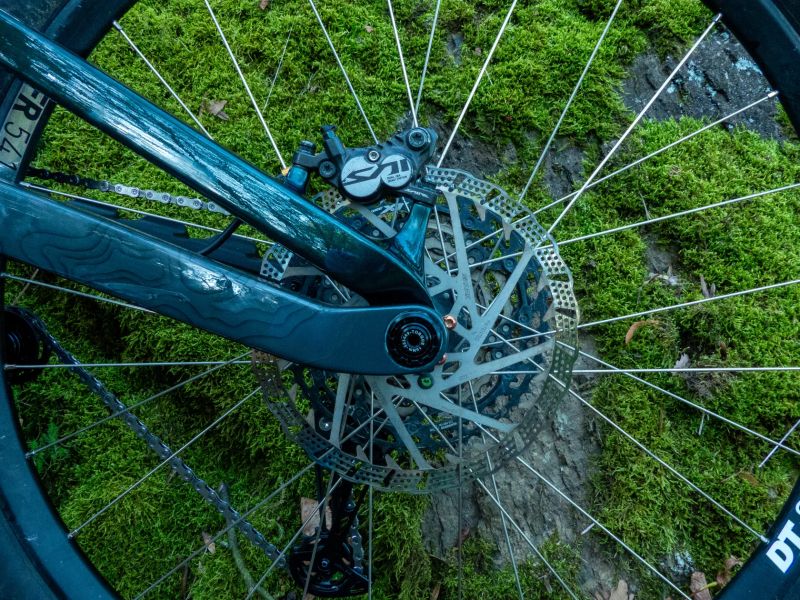 Trek Slash 9.8 XT gen. 6 - úplně nový rám! full 29" vel. M/L