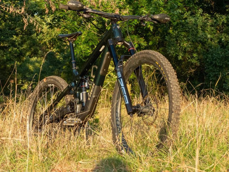 Trek Slash 9.8 XT gen. 6 - úplně nový rám! full 29" vel. M/L