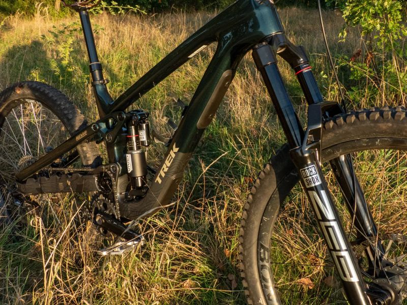 Trek Slash 9.8 XT gen. 6 - úplně nový rám! full 29" vel. M/L