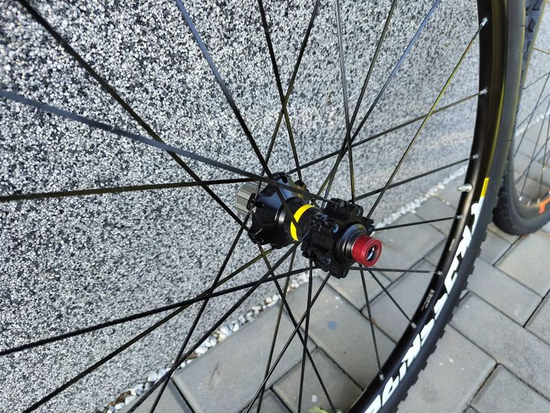 Gravel sada kol (12x100 a 12x142) Mavic + Cube