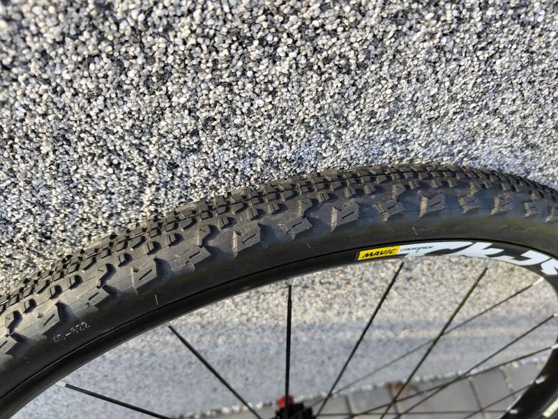 Gravel sada kol (12x100 a 12x142) Mavic + Cube