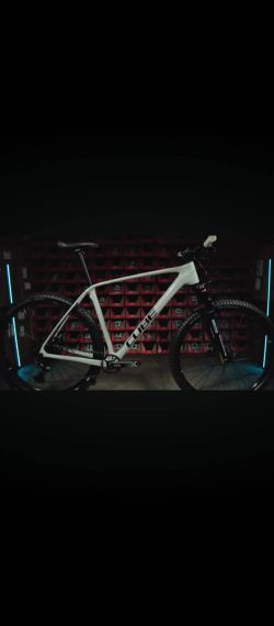 Cube Reaction c62 + pedály Shimano 520