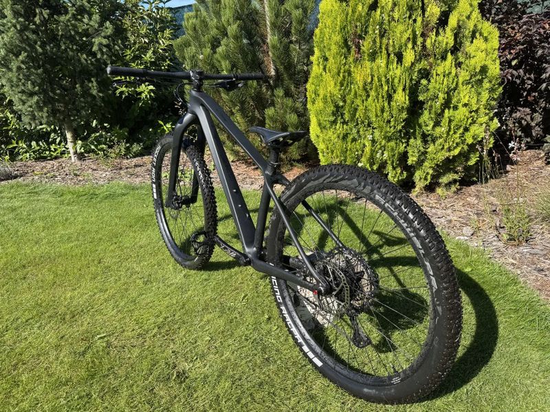 Ultralehké kolo z karbonu 27,5"od 135cm