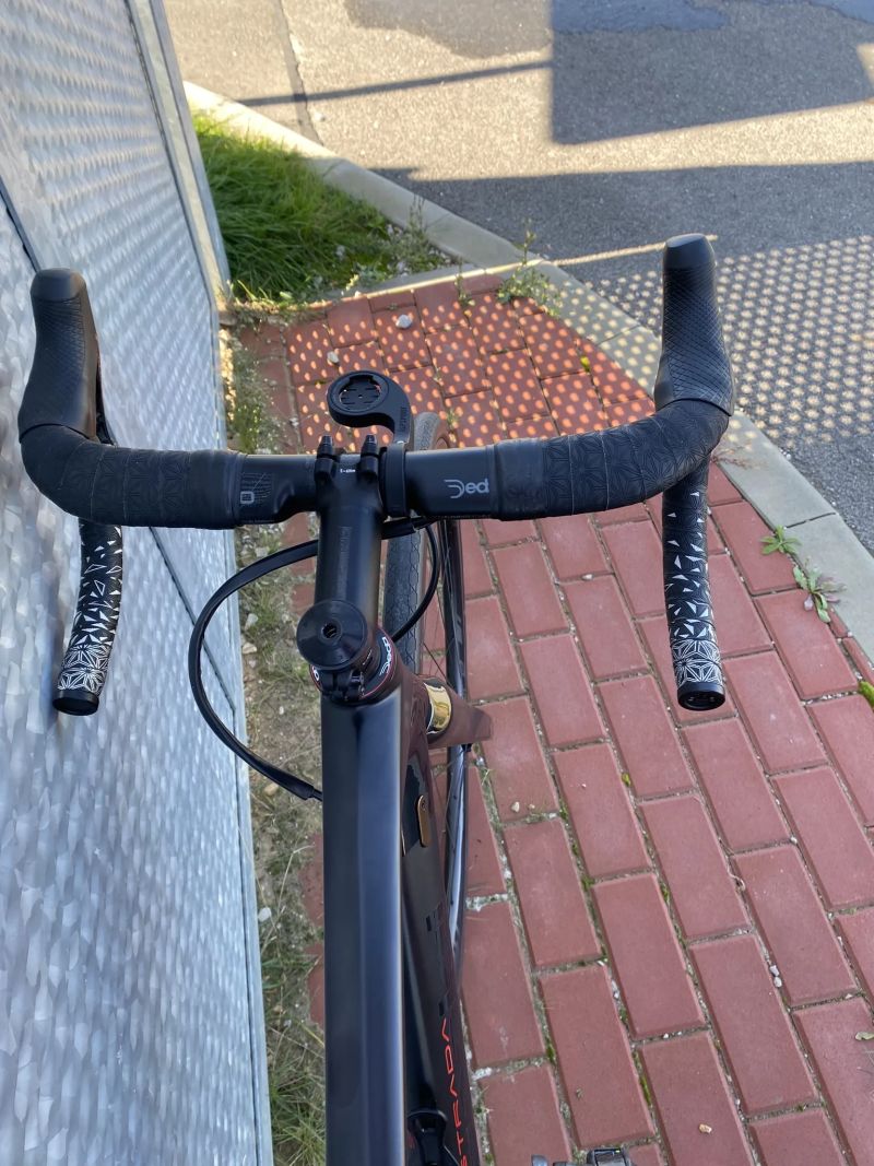 Dedacciai Vertigine, karbon kola, karbon komponenty Deda, Ultegra Di2