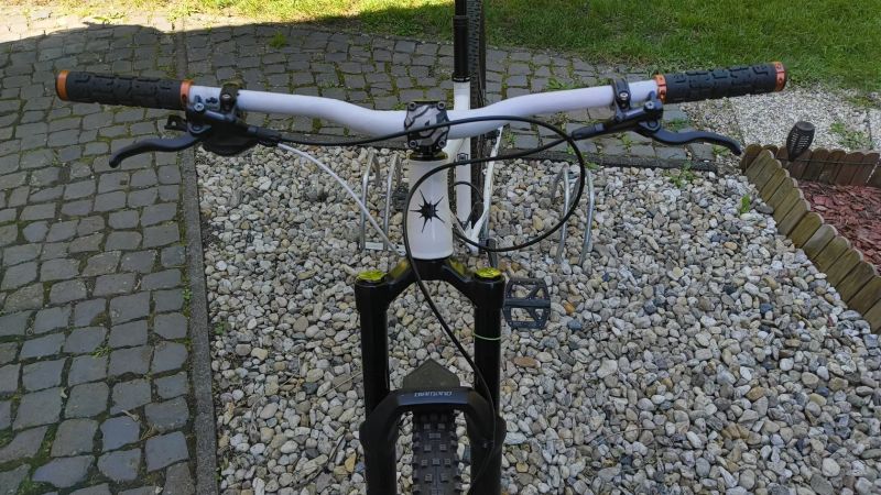 Trailový pevňák On-One Hello Dave | Shimano XT, DVO Diamond D2