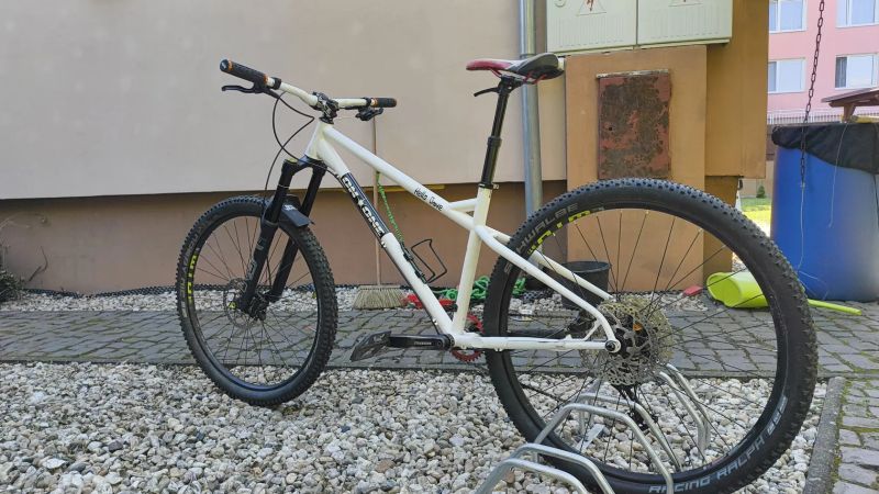 Trailový pevňák On-One Hello Dave | Shimano XT, DVO Diamond D2