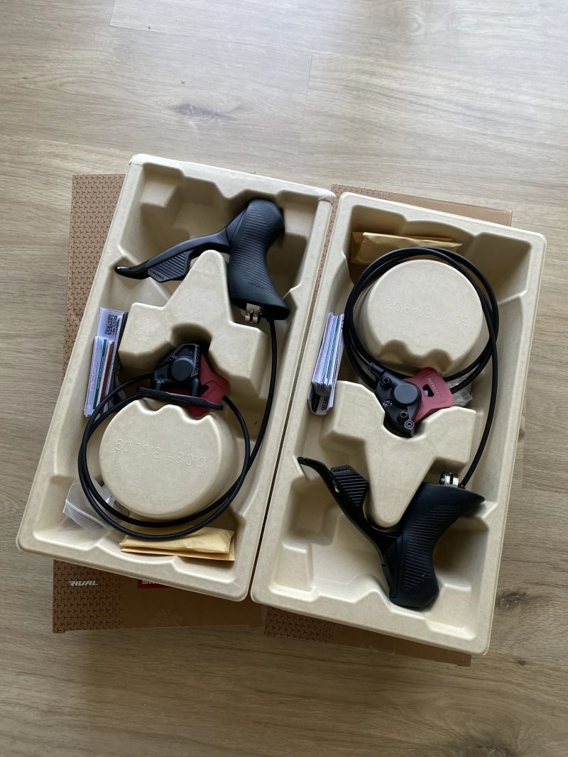 Nové třmeny Sram Rival E1 a rok staré páky Sram Rival D2