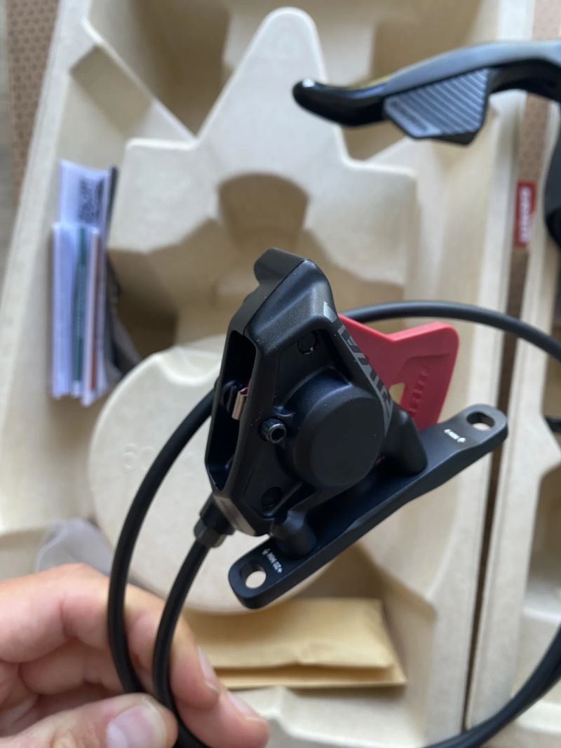 Nové třmeny Sram Rival E1 a rok staré páky Sram Rival D2