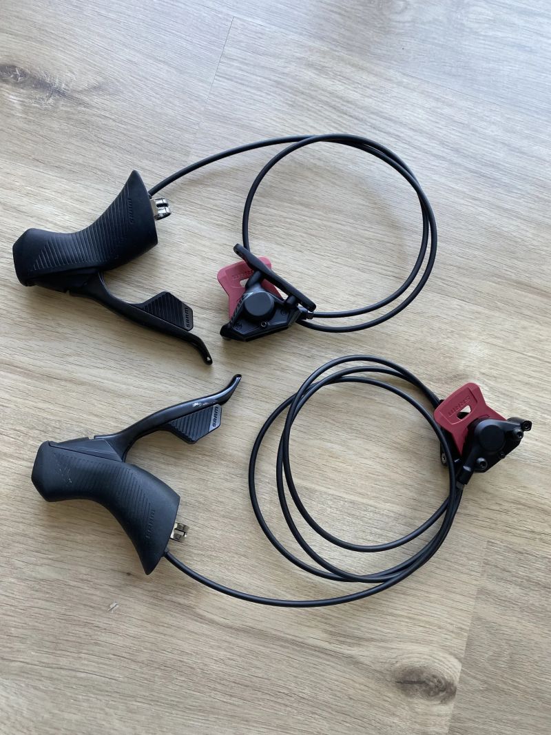 Nové třmeny Sram Rival E1 a rok staré páky Sram Rival D2