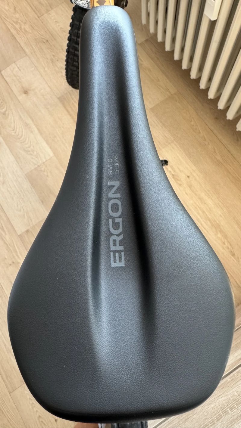 Nové sedlo ERGON SM10 enduro 140 mm