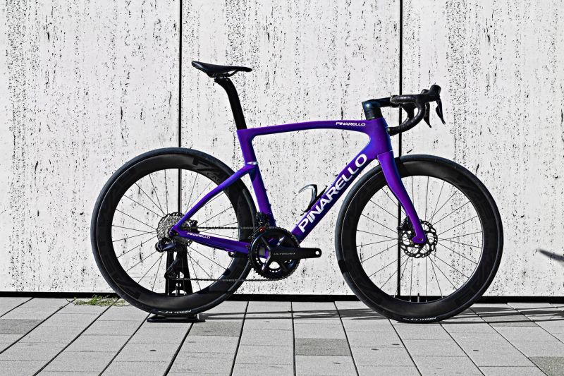 Pinarello F MY25 2025, Shimano Ultegra Di2 2x12, FastWay Carbon 