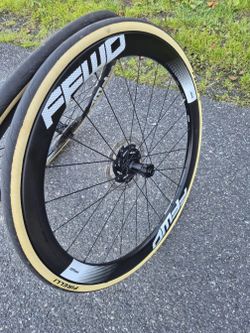 FFWD zapletená kola Fast Forward Ryot 44 Team