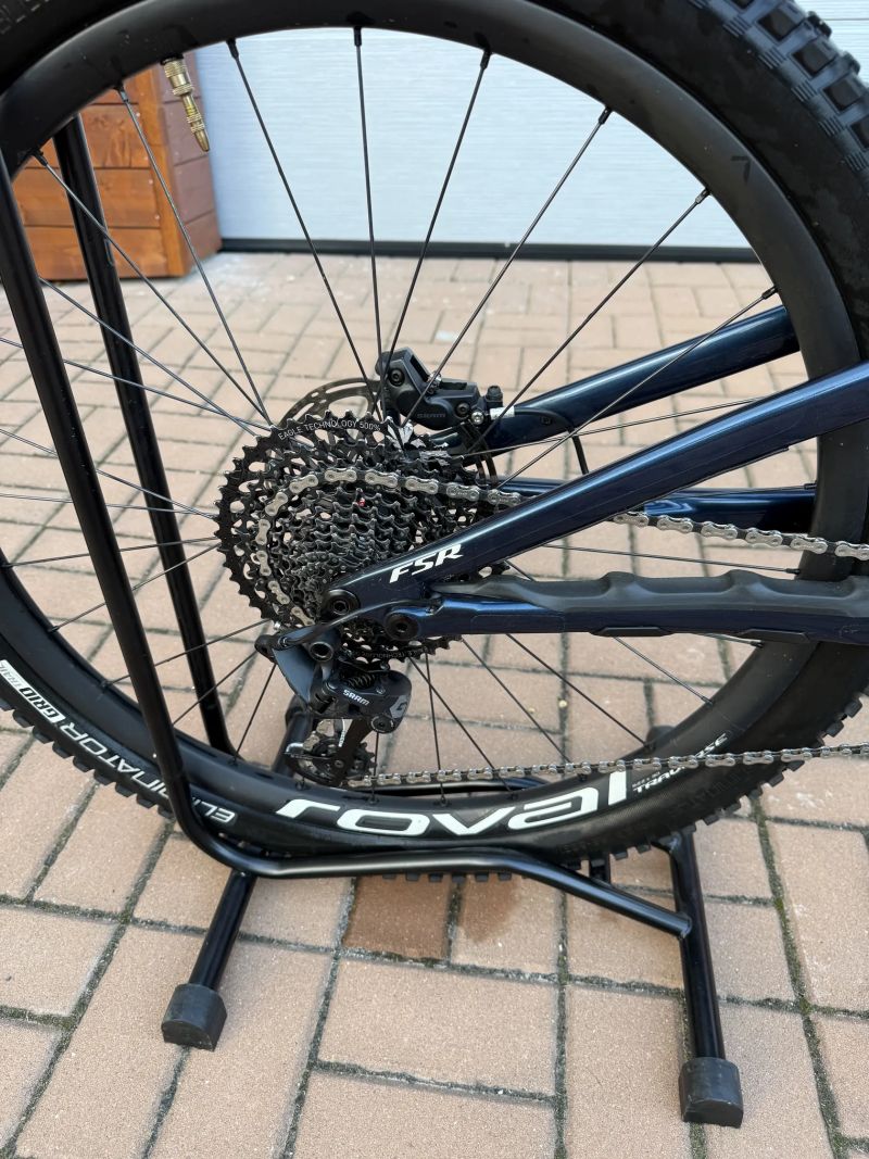Specialized Stumpjumper Expert Carbon 29 Navy Blue 2020 s carbonovými koly Roval