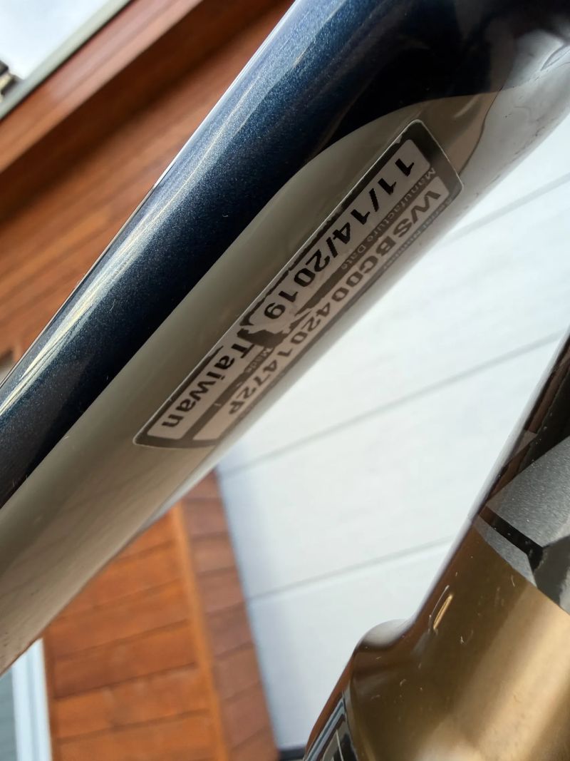 Specialized Stumpjumper Expert Carbon 29 Navy Blue 2020 s carbonovými koly Roval