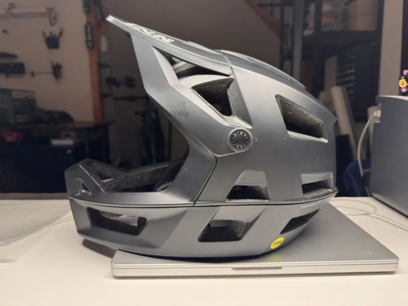 Helma iXS Trigger FF - černá
